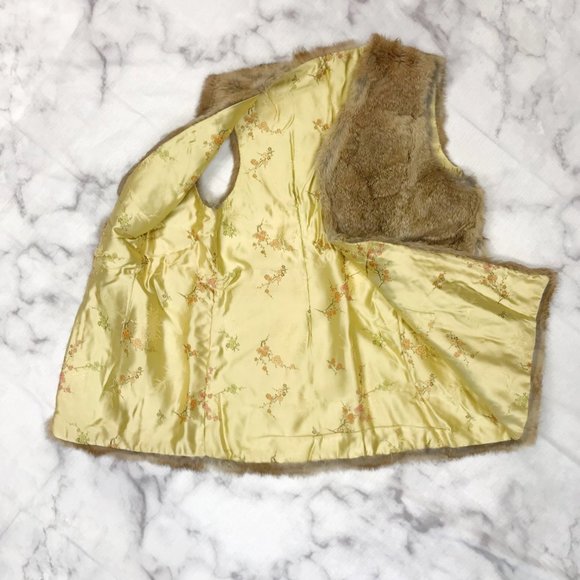 Fur Vest With Floral Embroidered Lining - Picture 2 of 4